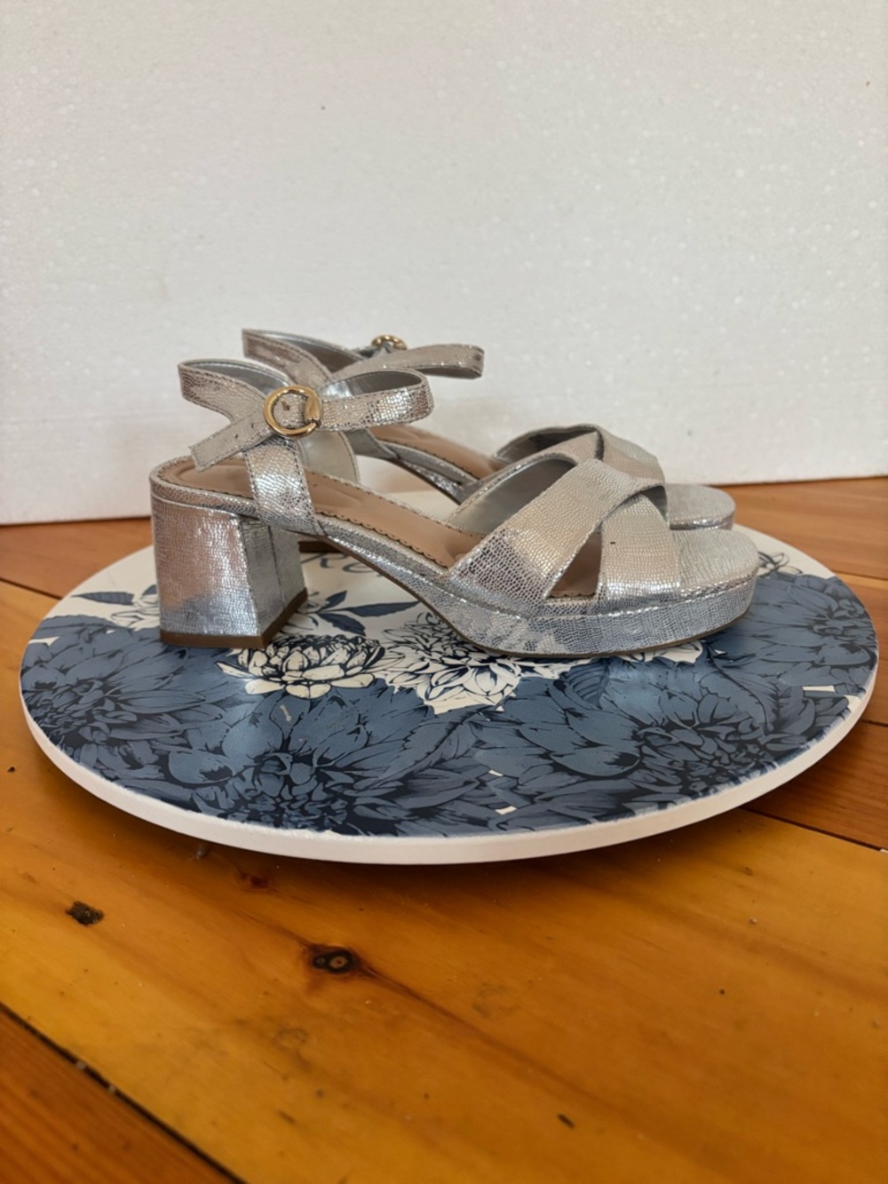 Kelly & Katie Silver Block Heel Sandals Size 7